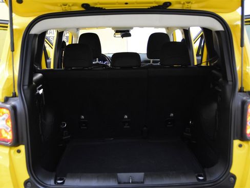 Used 2018 Jeep Renegade Altitude image 31