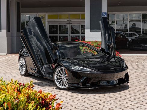 Used 2025 McLaren GTS RWD image 3
