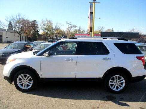 Used 2012 Ford Explorer XLT image 4