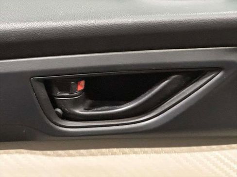 Used 2019 Subaru Ascent 8-Passenger AWD/4WD image 8