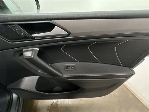 Certified 2022 Volkswagen Tiguan SE w/ Panoramic Sunroof Package image 25