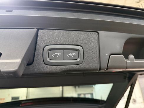 Used 2022 Volvo XC60 B5 Momentum w/ Climate Package image 31