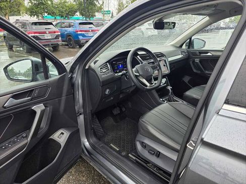 Used 2022 Volkswagen Tiguan SE AWD/4WD image 19