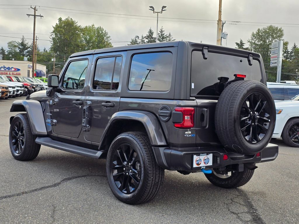 Used 2022 Jeep Wrangler Unlimited Sahara w/ Cold Weather Group AWD/4WD image 6