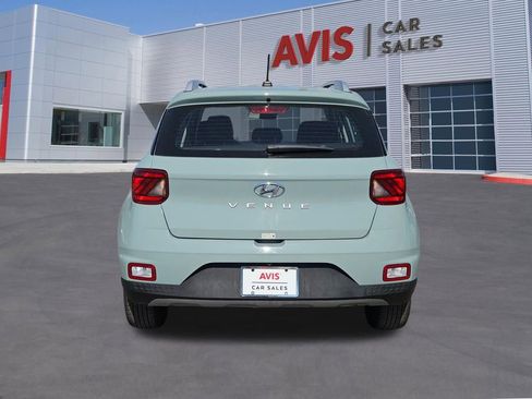 Used 2025 Hyundai Venue SEL FWD image 5