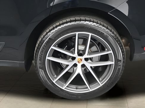 New 2026 Porsche Macan AWD/4WD image 11