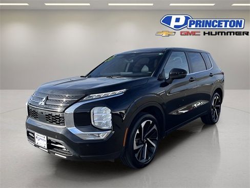 Used 2023 Mitsubishi Outlander SE image 3