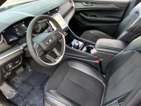 Used 2024 Jeep Grand Cherokee L Altitude image 6