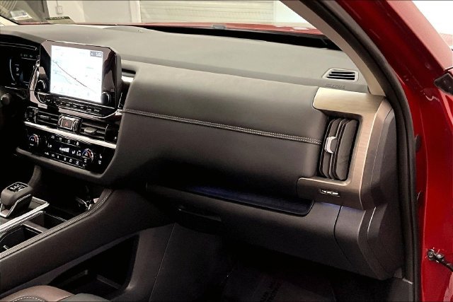 Used 2025 Nissan Pathfinder Platinum AWD/4WD image 19