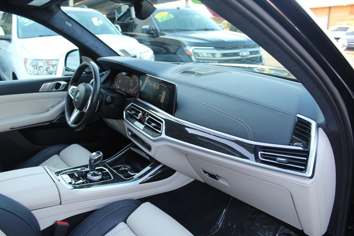 Used 2021 BMW X7 M50i w/ Dynamic Handling Package AWD/4WD image 23