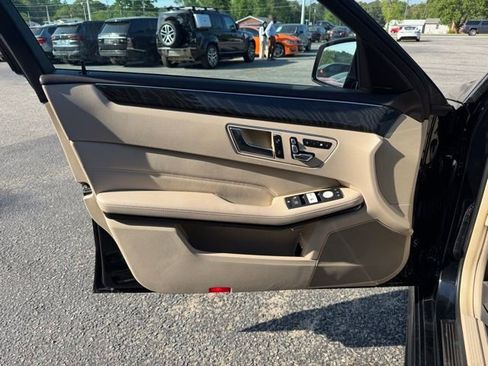 Used 2016 Mercedes-Benz E 350 4MATIC Sedan image 17