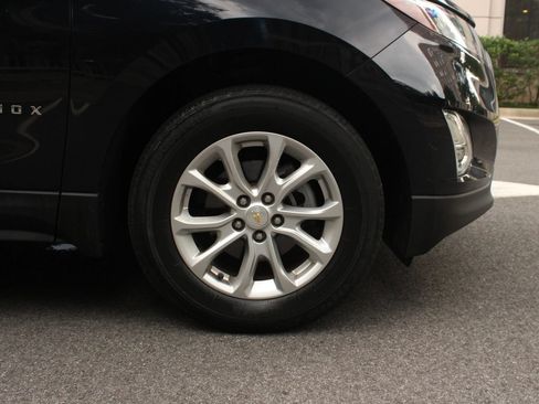 Used 2020 Chevrolet Equinox LT w/ LPO, Floor Liner Package AWD/4WD image 4