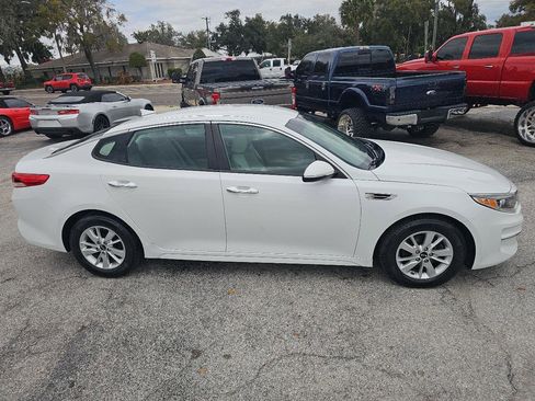 Used 2017 Kia Optima LX image 4
