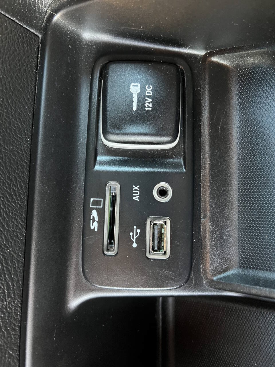 Used 2017 Jeep Cherokee Limited FWD image 11