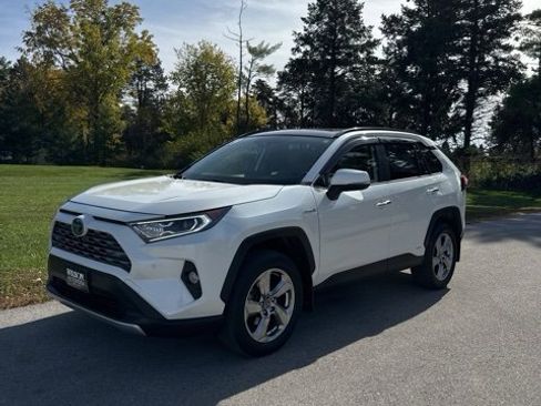 Used 2019 Toyota RAV4 Limited image 2