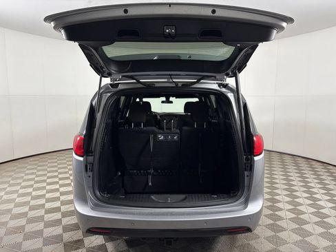 Used 2018 Chrysler Pacifica Touring Plus w/ S Appearance Package FWD image 29