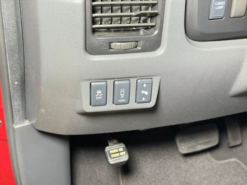 Used 2014 Nissan Titan SV w/ SV Premium Utility Package image 26