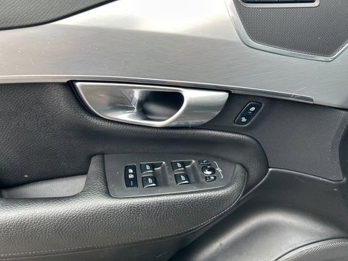 Used 2018 Volvo XC90 T6 Momentum w/ Protection Package Premier image 11