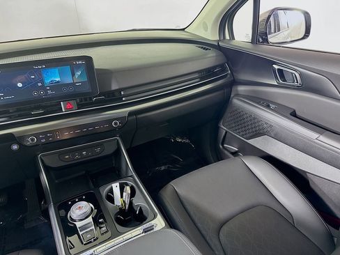 Used 2026 Kia Carnival SX w/ SX Dark Edition Package FWD image 24