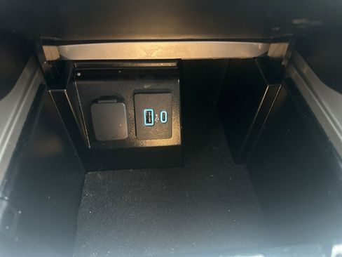 Used 2022 Ford Explorer XLT w/ Equipment Group 202A image 25