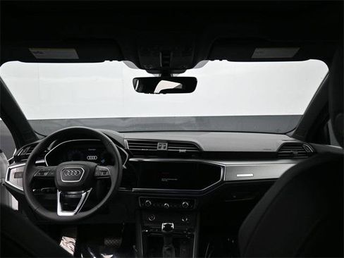 New 2025 Audi Q3 2.0T Premium image 10