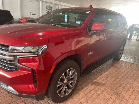 Used 2021 Chevrolet Suburban LT w/ LT Signature Plus Package RWD image 1