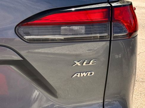 Used 2024 Toyota Corolla Cross XLE image 16