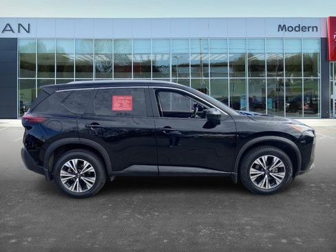 Used 2023 Nissan Rogue SV w/ SV Premium B Package image 4
