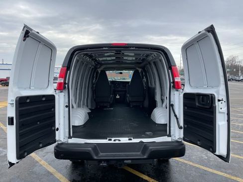 New 2025 Chevrolet Express 3500 w/ Driver Convenience Package image 20