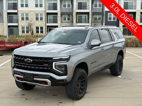 Used 2025 Chevrolet Suburban Z71 w/ Comfort Package image 12