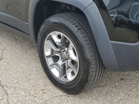 Used 2019 Jeep Cherokee Trailhawk w/ Cold Weather Group AWD/4WD image 29