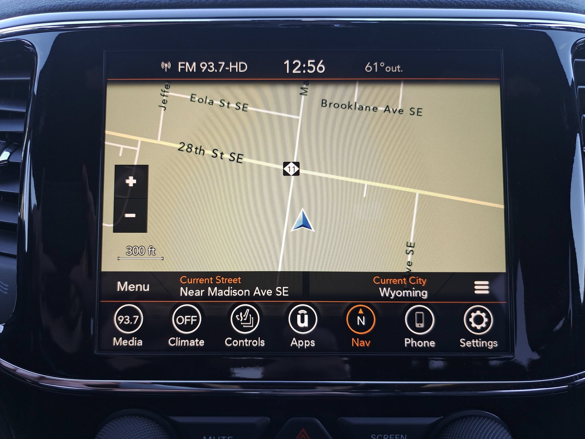 Used 2020 Jeep Grand Cherokee Limited w/ Premium Lighting Group AWD/4WD image 23