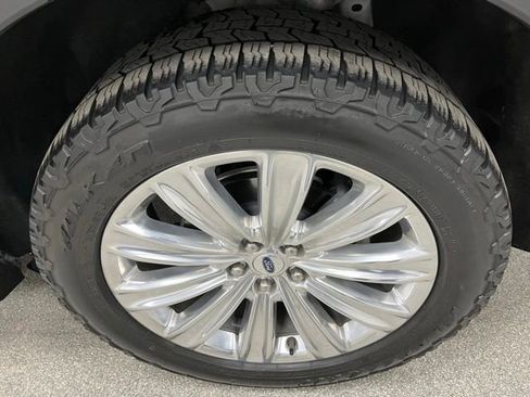 Used 2023 Ford Explorer Limited w/ Equipment Group 301A AWD/4WD image 17