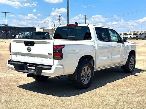 New 2026 Nissan Frontier SV w/ SV Convenience Package AWD/4WD image 8