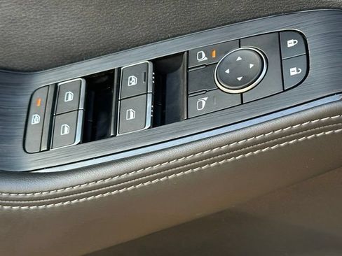 Used 2023 Nissan Rogue SL AWD/4WD image 21