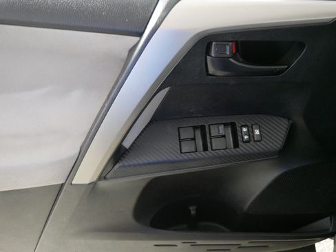Used 2014 Toyota RAV4 LE AWD/4WD image 19
