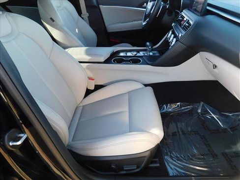 Used 2023 Genesis G70 2.0T RWD image 28