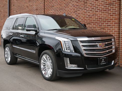 Used 2018 Cadillac Escalade Platinum image 27