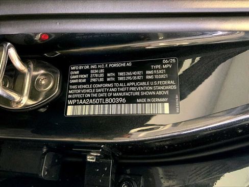 Certified 2026 Porsche Macan AWD/4WD image 23