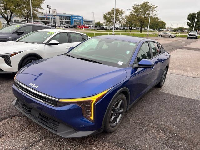 Used 2025 Kia K4 FWD image 3