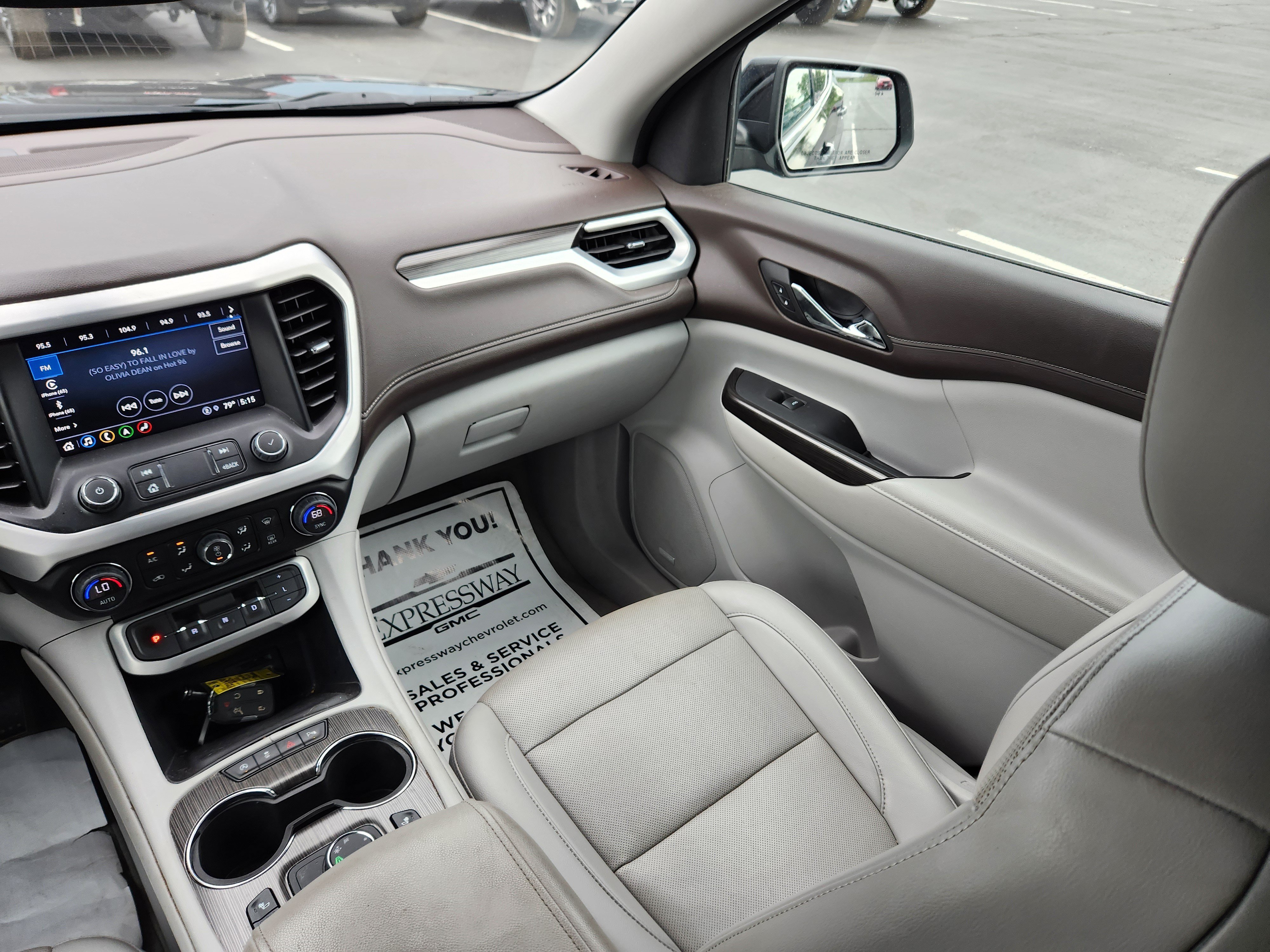 Used 2023 GMC Acadia SLT FWD image 17
