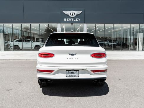 Certified 2022 Bentley Bentayga AWD/4WD image 11