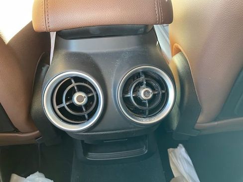 Used 2018 Alfa Romeo Stelvio AWD image 11