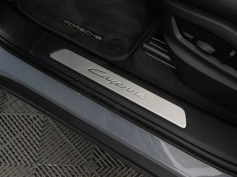 Certified 2025 Porsche Cayenne Coupe AWD/4WD image 12