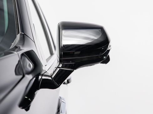 Used 2025 GMC Yukon Denali AWD/4WD image 8