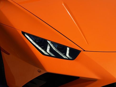 Used 2022 Lamborghini Huracan EVO image 11