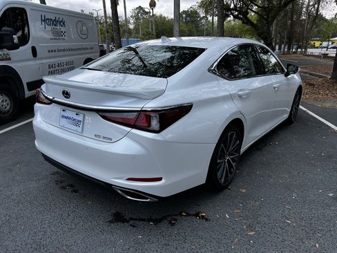 Used 2024 Lexus ES 350 w/ Premium Package image 9
