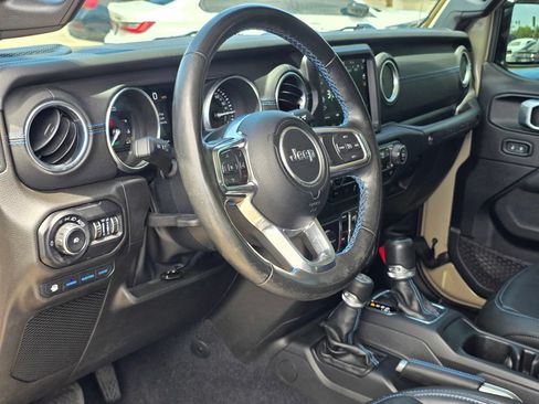 Used 2022 Jeep Wrangler Unlimited Rubicon 4xe w/ Cold Weather Group AWD/4WD image 14
