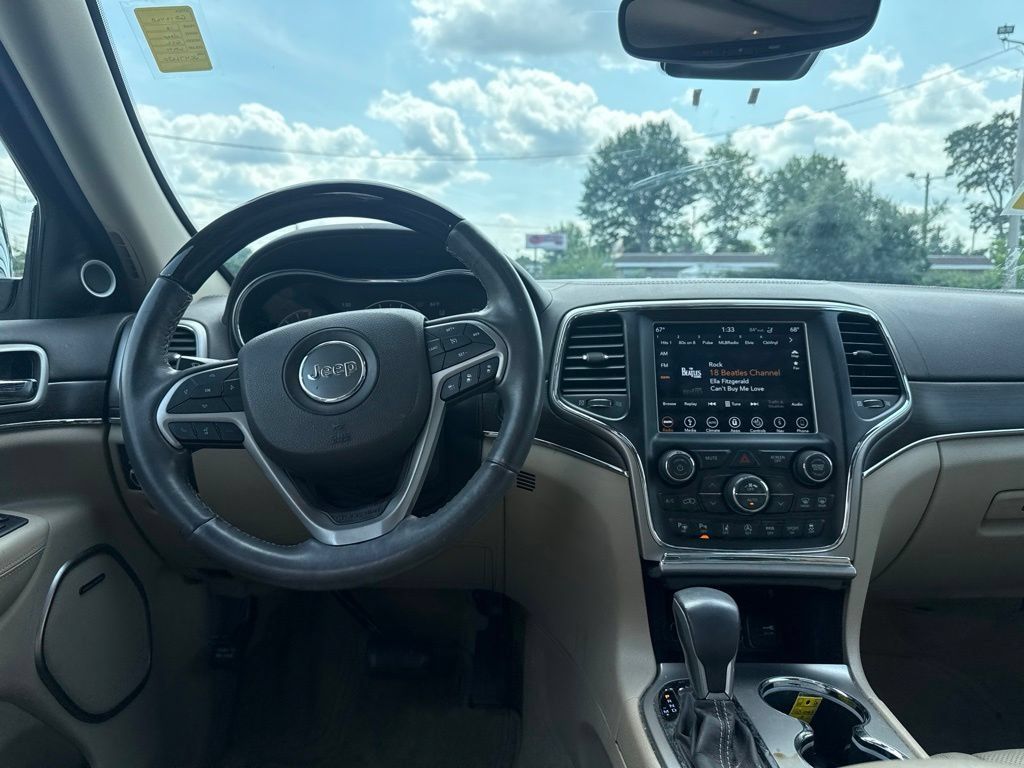 Used 2018 Jeep Grand Cherokee Overland AWD/4WD image 19