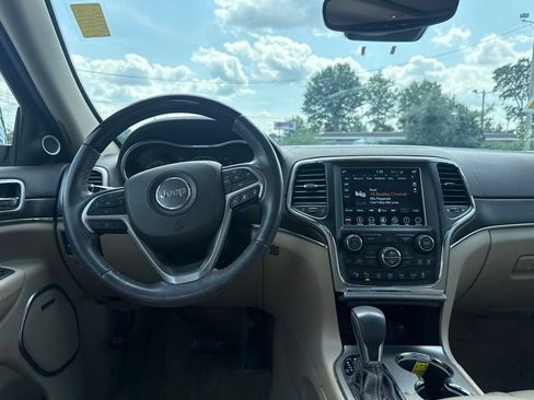 Used 2018 Jeep Grand Cherokee Overland AWD/4WD image 19
